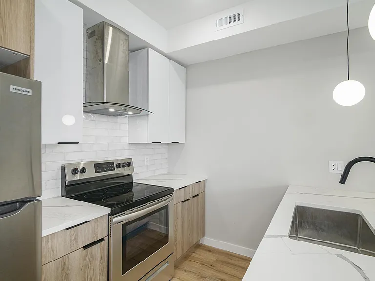 1726 N 22nd St #4 — Photo 7