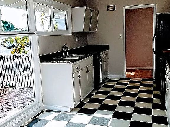 4th image of 5350 Saxon St