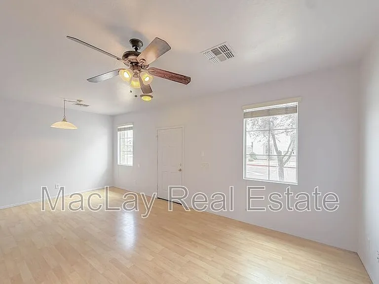 5216 W Albeniz Pl — Photo 3