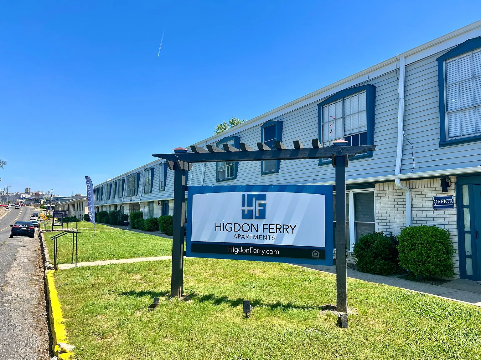 Higdon Ferry Apartments — Photo 1