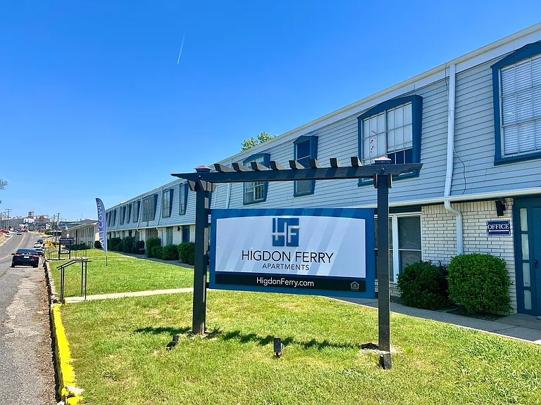 Higdon Ferry Apartments — Photo 2
