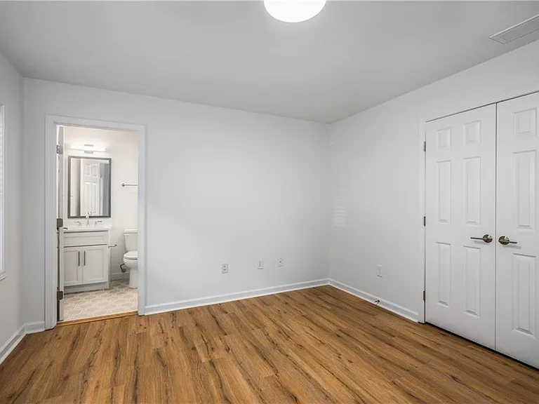 704 Durant Pl NE #B — Photo 13