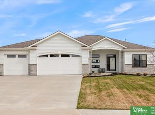 10910 Ranch Dr, Papillion, NE 68046