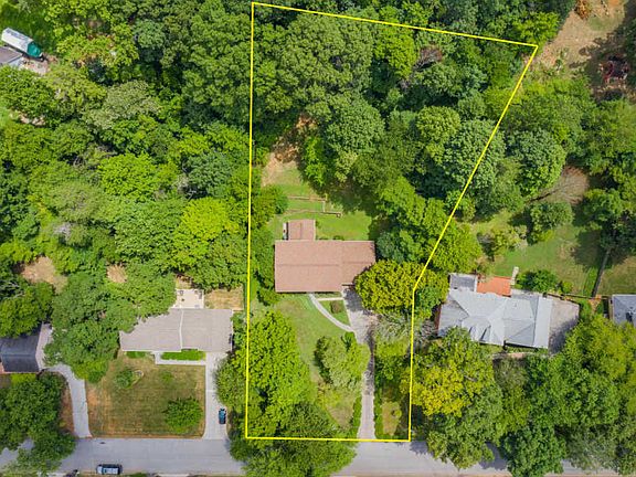 4th image of 238 Woodland Trace Dr