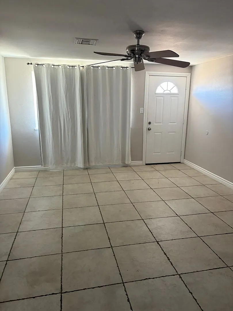 Very Spacious 4 bedroom in Needles, CA — Photo 3