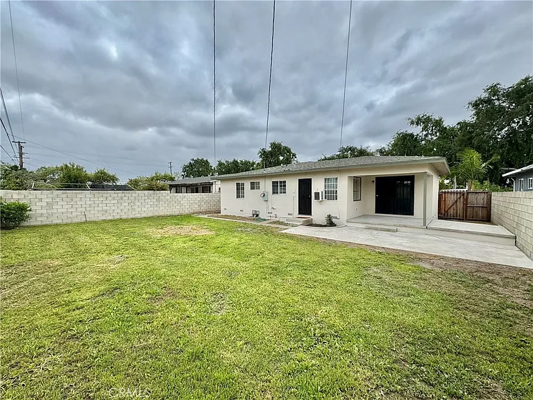 915 W Occidental St — Photo 3