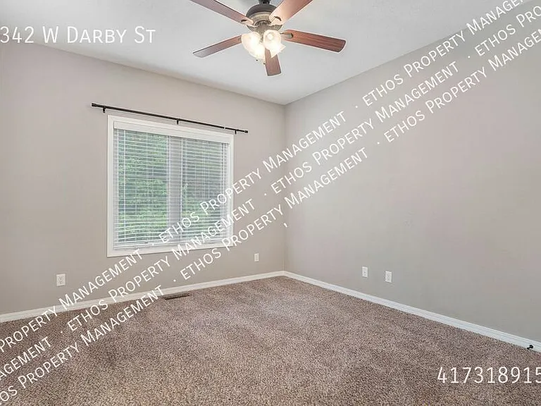 2342 W Darby St — Photo 34
