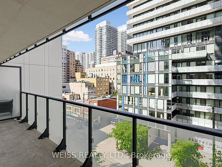 185 Roehampton Ave #520 — Photo 34
