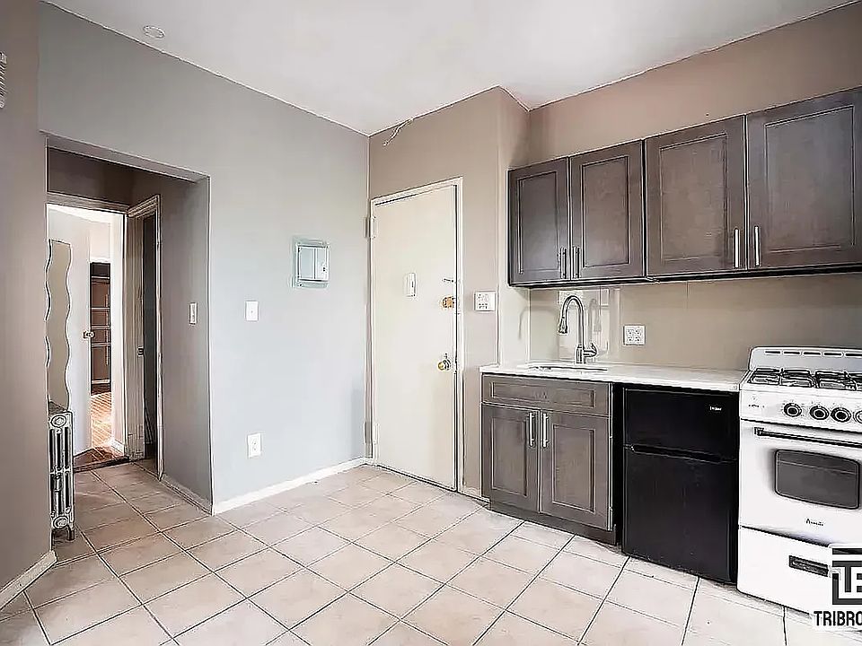 2nd image of 307 E 104th St APT 1