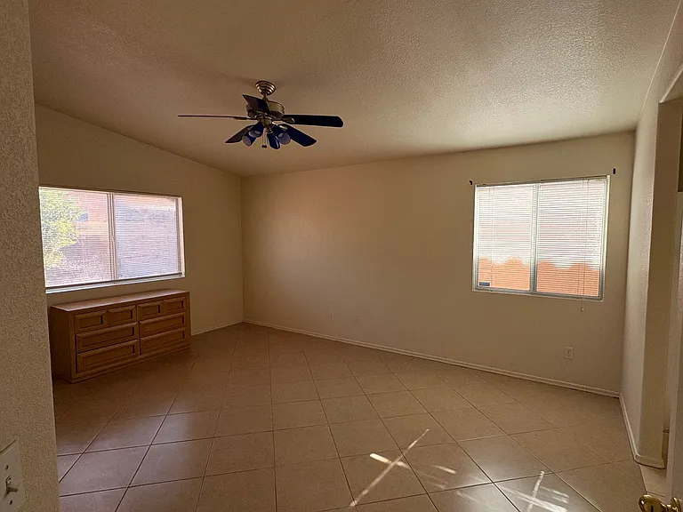 2133 W Roundwood Pl — Photo 8