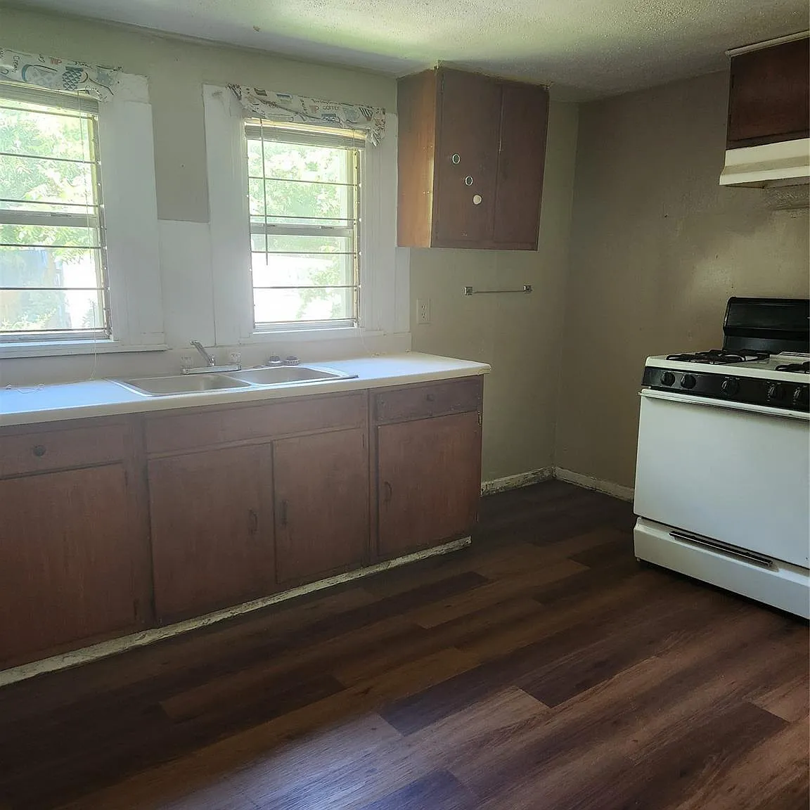 2 bed, 1.0 bath, 1664 sqft, $850 — Photo 2