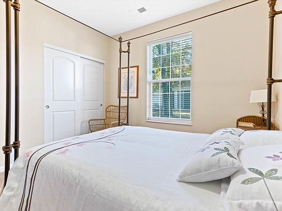 3rd image of 224 Lake Cove Dr