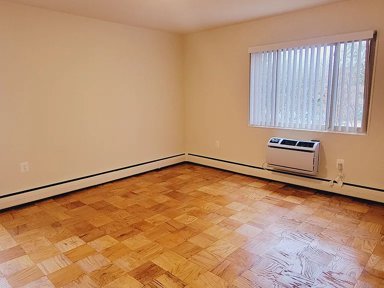 Twelve Oaks Apartments — Photo 19