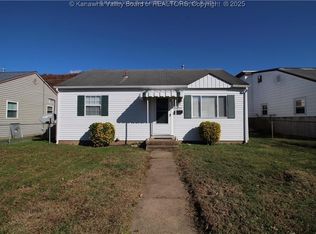 1008 Dupont Ave, Nitro, WV 25143
