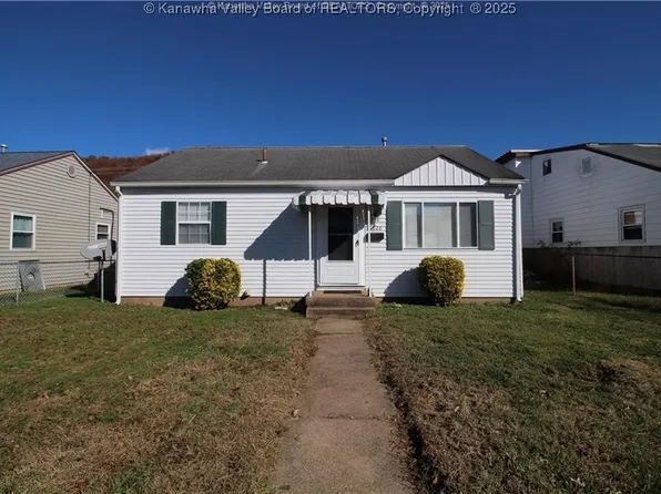 1008 Dupont Ave, Nitro, WV 25143