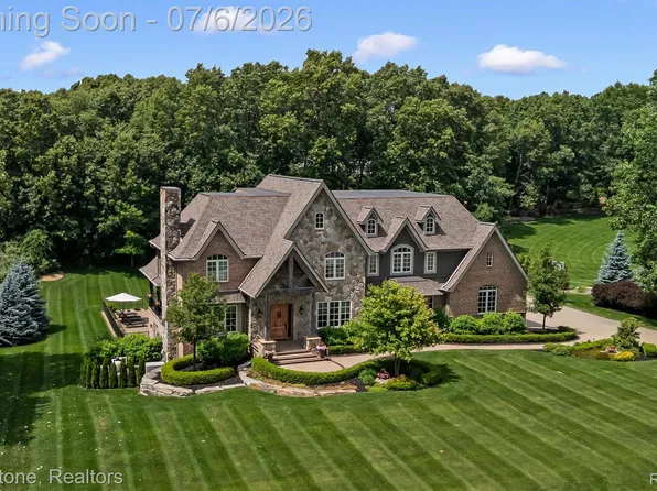 5458 Boulderwood Rdg, Clarkston, MI 48348