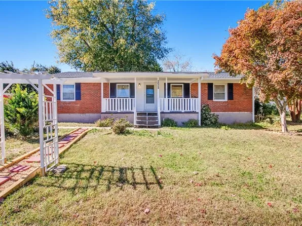 2624 Walnut Rd, Gainesville, GA 30506