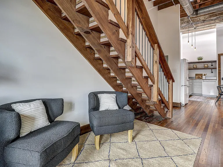110 W Market St — Photo 18