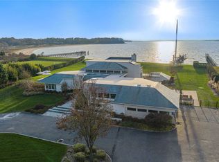 9 Half Moon Ln, Port Washington, NY 11050