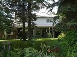 4 Green Meadows Ln, Loudonville, NY 12211