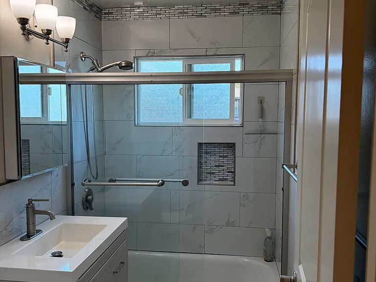 675 Middle Rd #8 — Photo 3