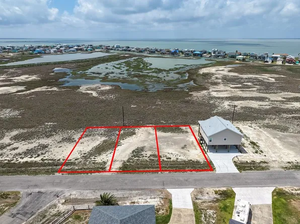 680-682 Northwest Dr, Rockport, TX 78382