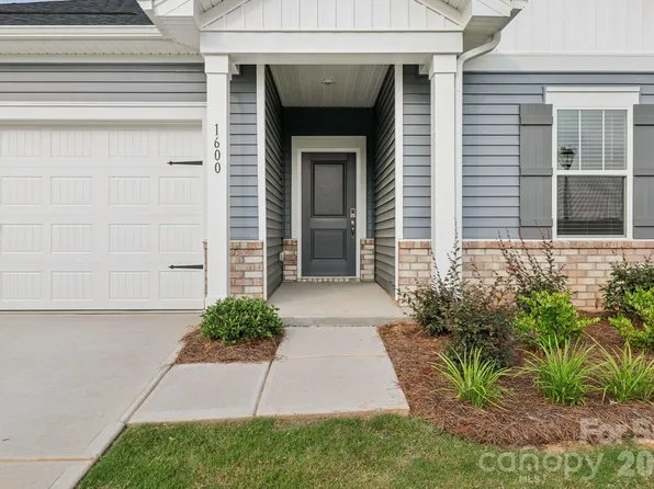 2449 Chartwell St, Stanley, NC 28164