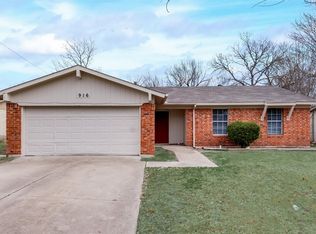 916 Embassy St, Mesquite, TX 75149