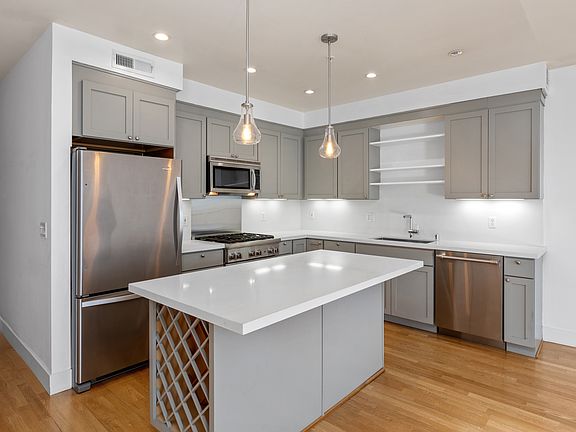 3rd image of 25 Bartlett St #1