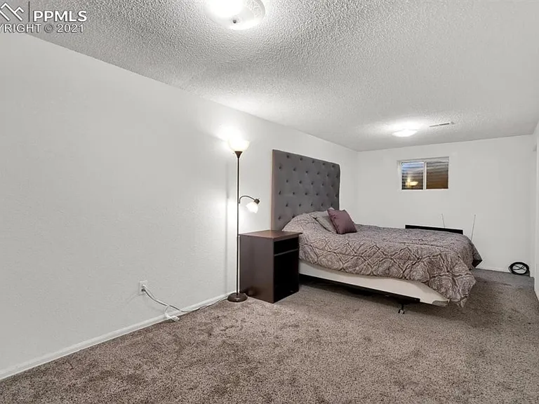 1220 Irving Ln — Photo 17