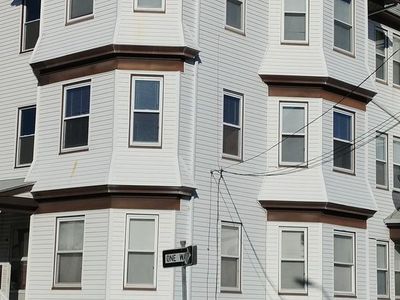 86 Richmond St, Fall River, MA, 02721