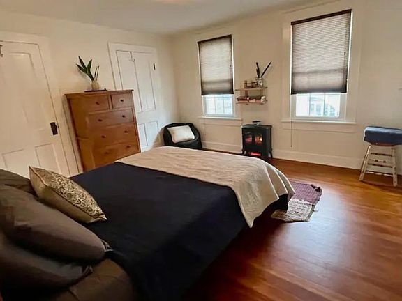 5th image of 232 Robinson St Floor 1