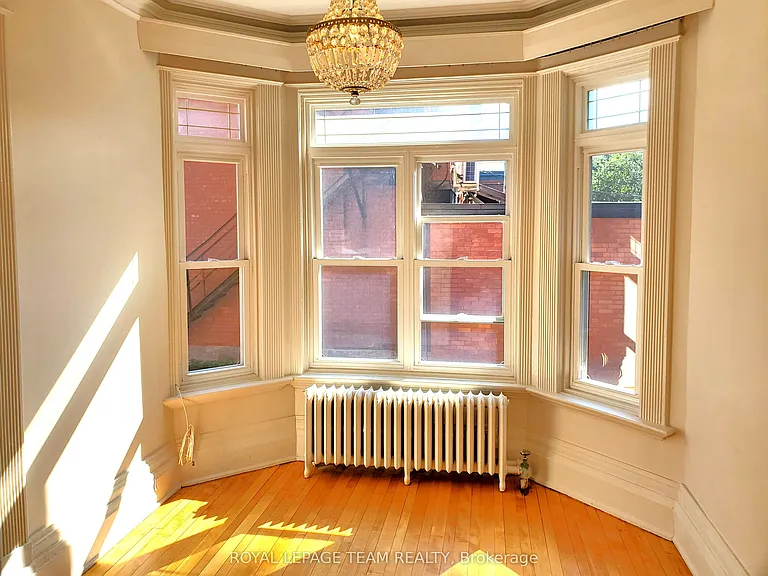 540 Gilmour St #1 — Photo 6