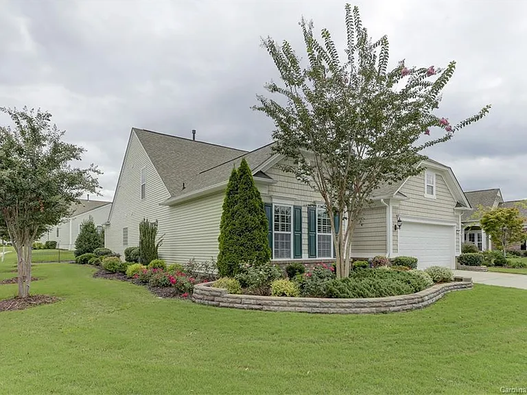 8118 Crater Lake Dr — Photo 2
