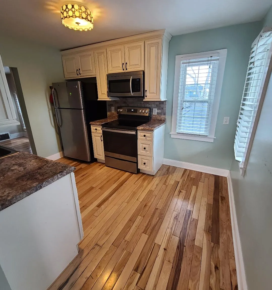 2 bed, 1000 sqft, $1,300 — Photo 3