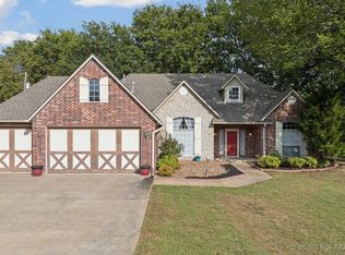 25065 S Red Oak Dr, Claremore, OK 74019