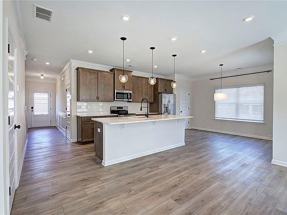 5th image of 401 Perth Dr