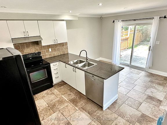 5th image of 315 Marshall Cres