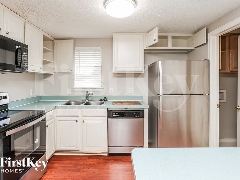 5902 Silverpoint Ct — Photo 8