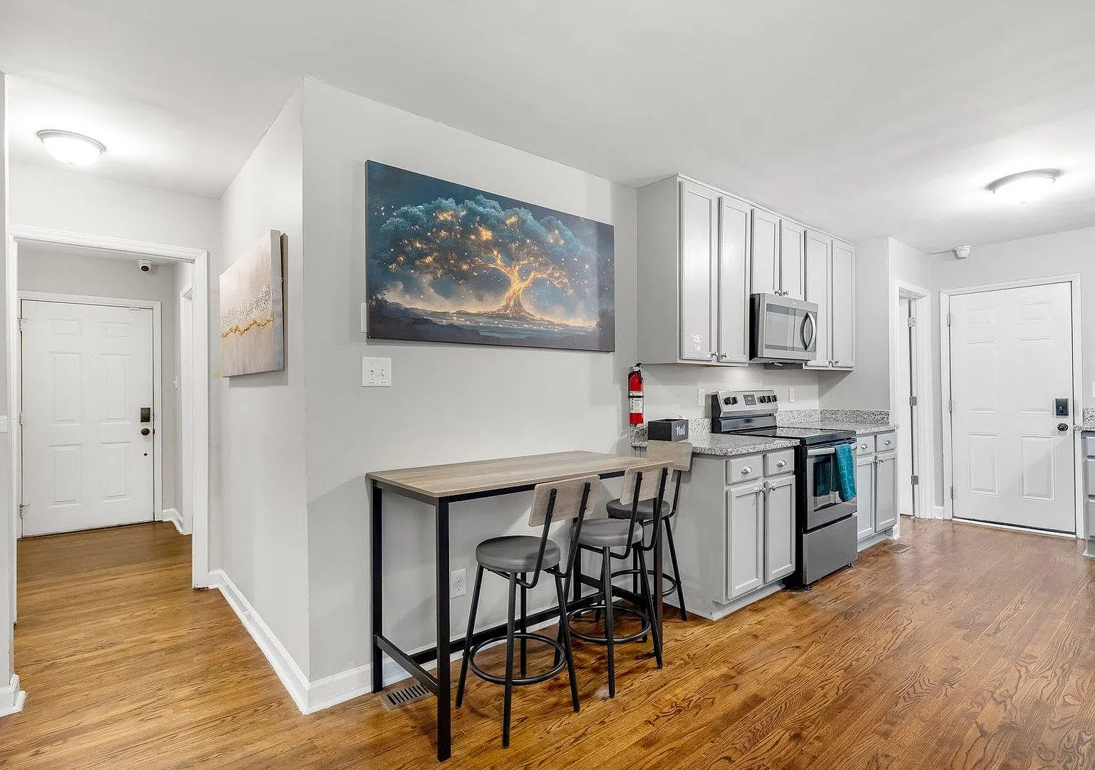 4 bed, 5.0 bath, 1800 sqft, $1,040 — Photo 4