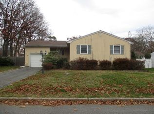 139 Avenue E, Holbrook, NY 11741