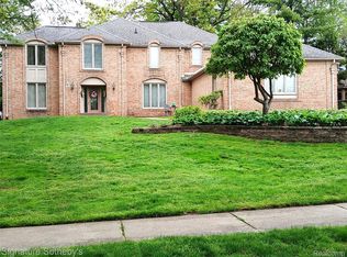 6383 Catalpa Ct, Troy, MI 48098