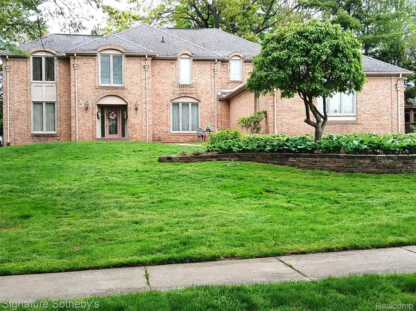 6383 Catalpa Ct, Troy, MI 48098