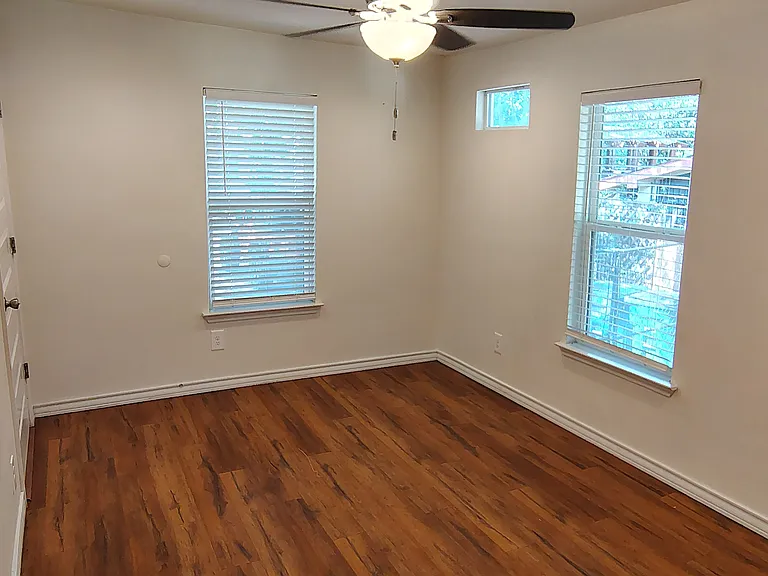 1338 W Elsmere Pl — Photo 9