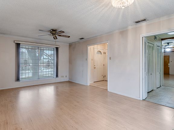 3rd image of 10426 Greenbay