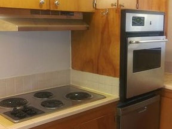4th image of 7029 SE Woodward St #7039