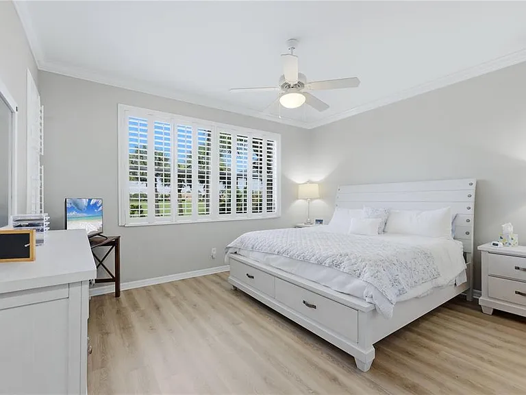 490 Montelluna Dr — Photo 20