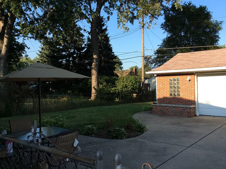 7260 Kingsbury St — Photo 17