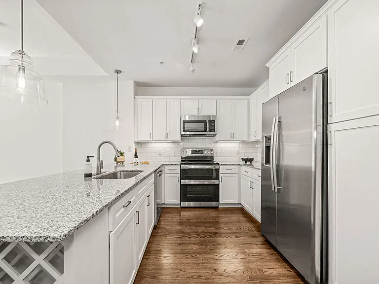 The Residence at Southpark — Photo 30