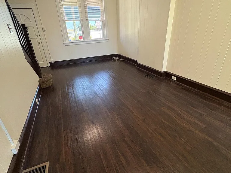 917 Koehler St — Photo 4